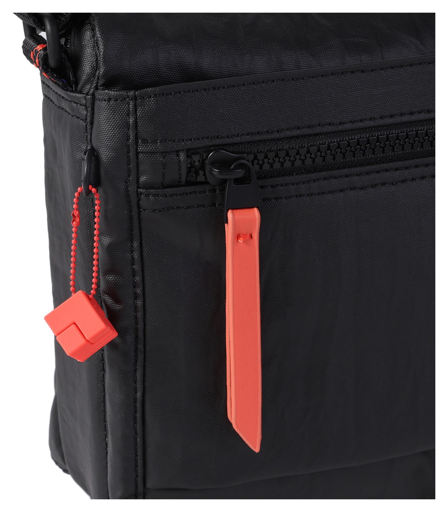 Športová crossbody kabelka Hedgren Eye M Creased black/coral – Obrázok 6